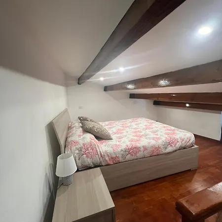 Station Rooms37 Guest house *